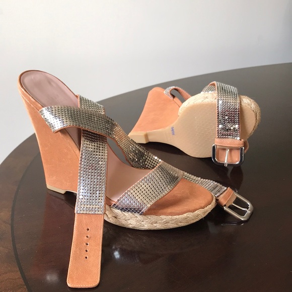 Stuart Weitzman Metal platted Alex crochet Wedges - Picture 5 of 8